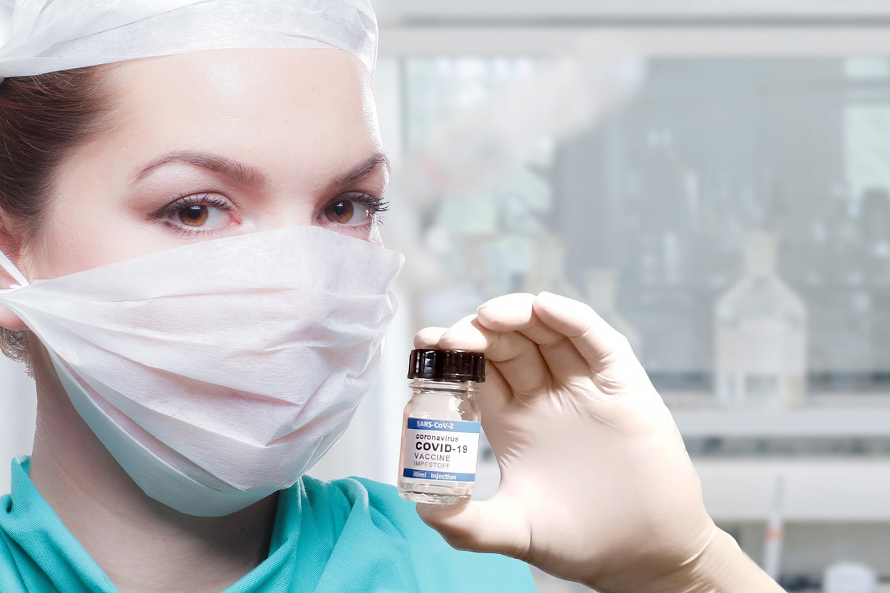 Face serum bottle